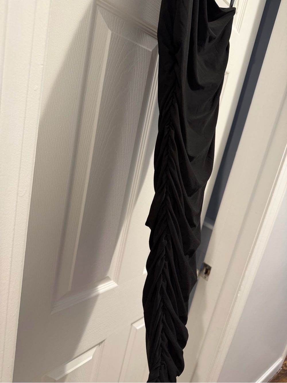 Black One-Shoulder Ruched Dress - Picture 4 of 4